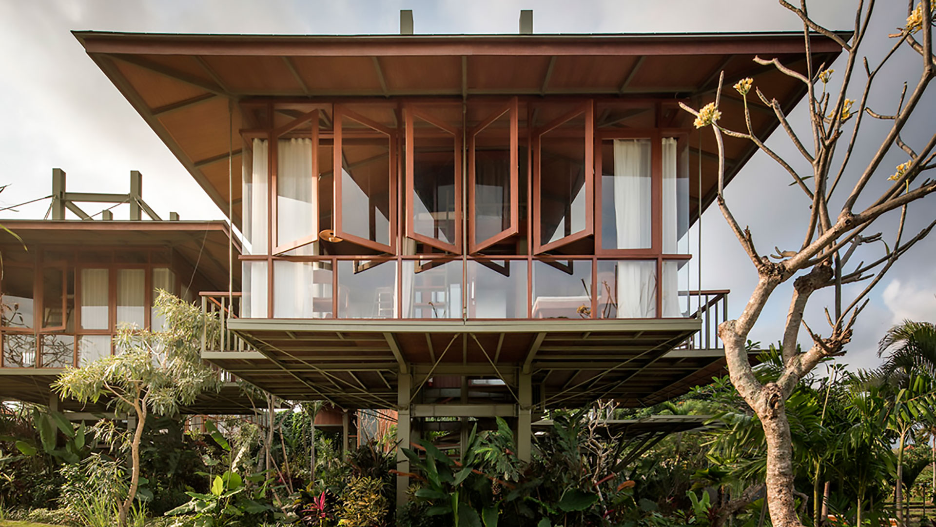 Casas modulares prefabricadas sobre pilotes en Bali
