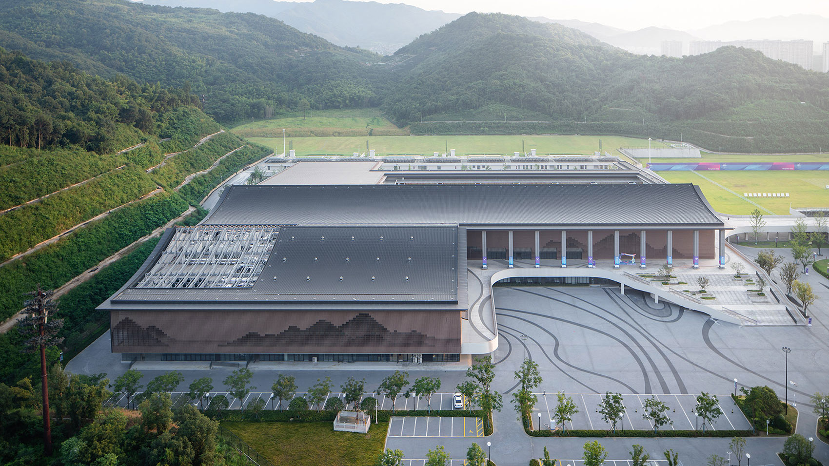Innovación: fachada móvil en un centro deportivo, Hangzhou, China (+VÍDEO)