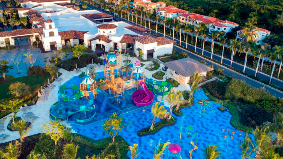 Parque acuático en un nuevo hotel resort del Grupo Lopesan en Punta Cana, República Dominicana