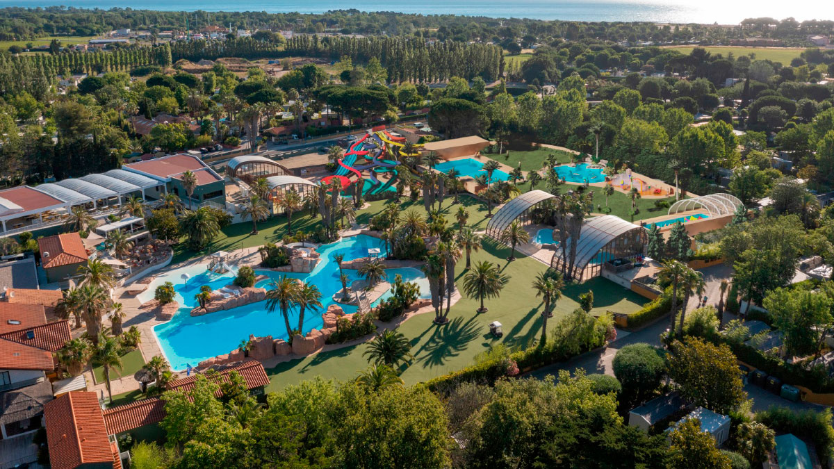 Más parque acuático en el Camping La Sirène, Francia