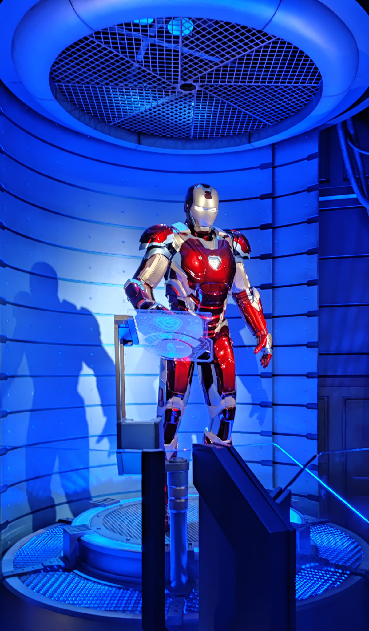 Animatronics-in-theme-parks,-yesterday-and-today-01