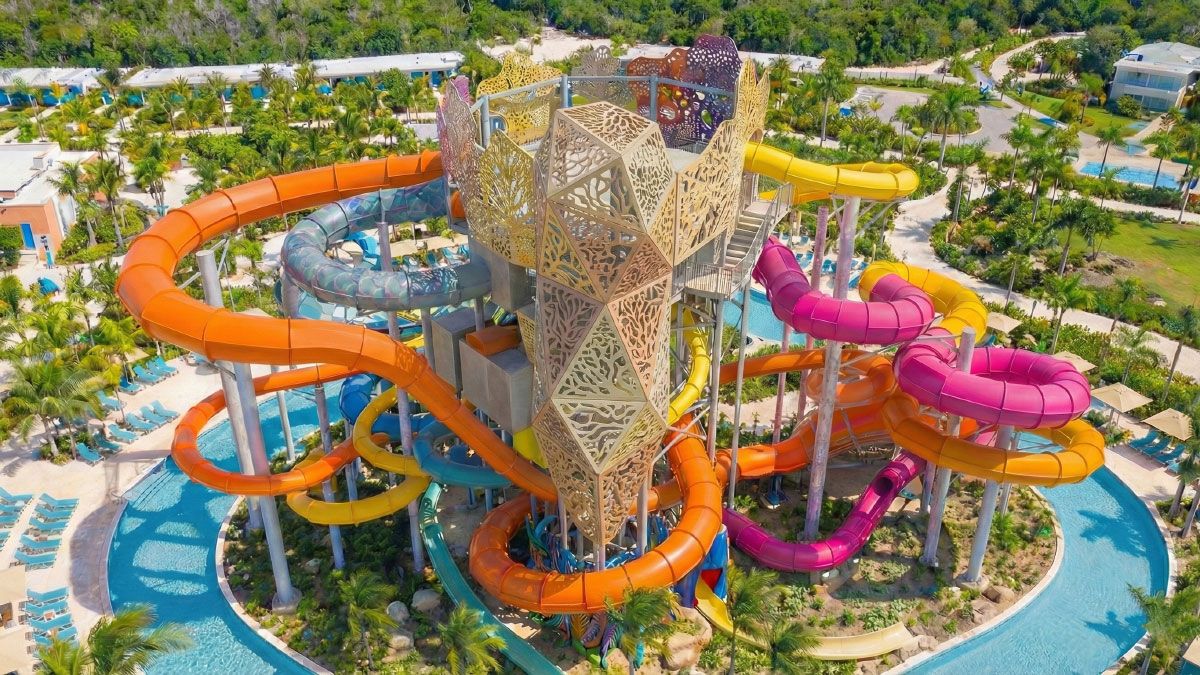 De escalera a icono: renovación en parques acuáticos