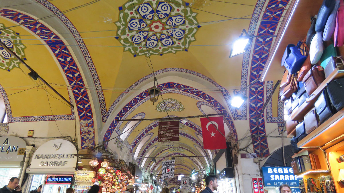 Historia de la arquitectura: Gran Bazar de Estambul, el mercado cubierto más antiguo y grande del mundo
