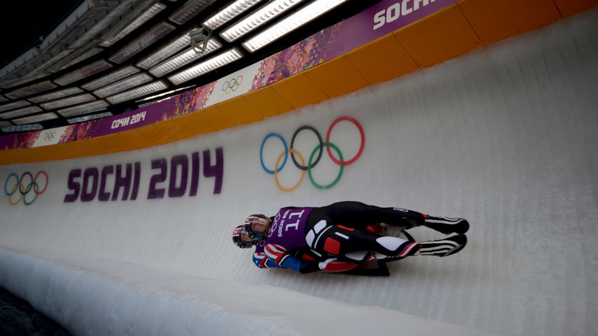 Descenso por toboganes acuáticos y luge, actividades conectadas por la física